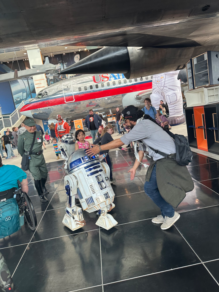 r2d2 on the dancefloor